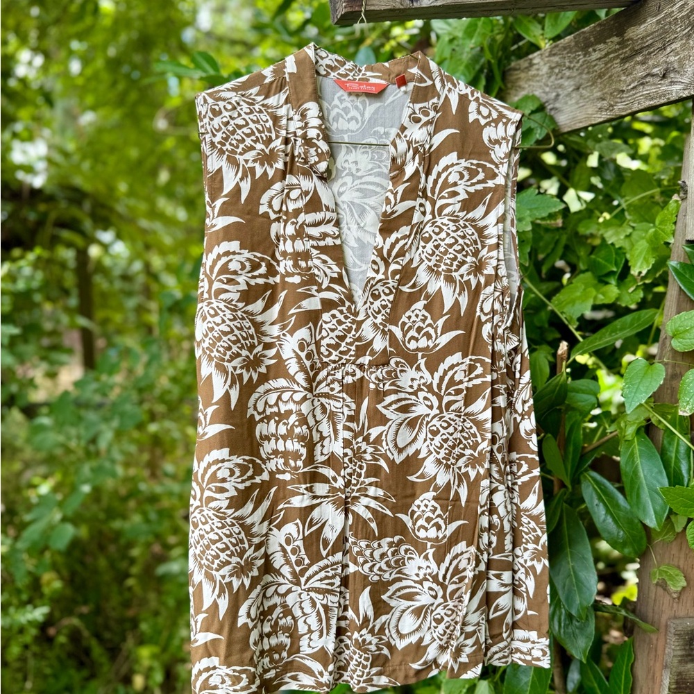 Tommy Bahama Large Pineapple Print Sleeveless Vacation Blouse - Picture 4 of 12